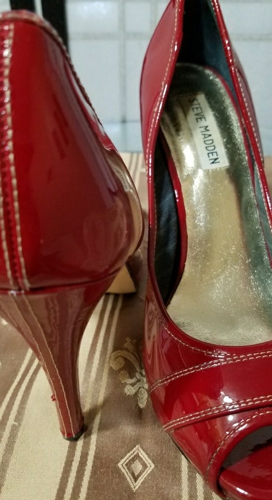 STEVE MADDEN Red Patent Leather Peep Toe